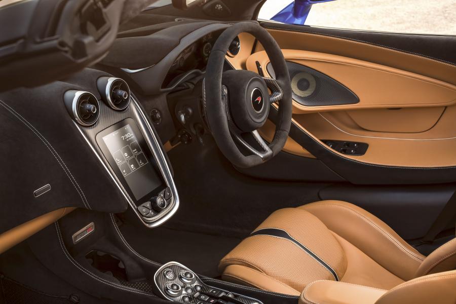 Интерьер McLaren 570S Spider 2017 года  (UK) (фото 20 из 56)